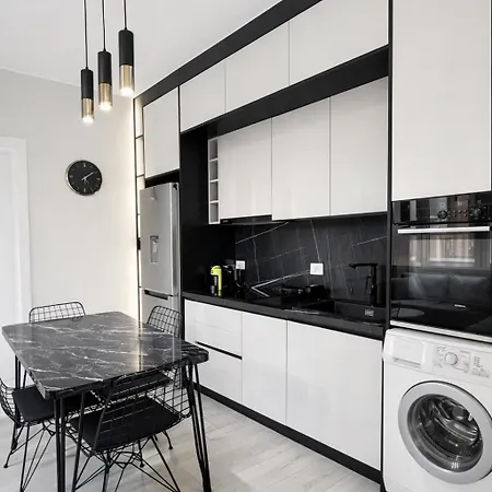 Luxurious - Self Check-in Appartamento Tirana
