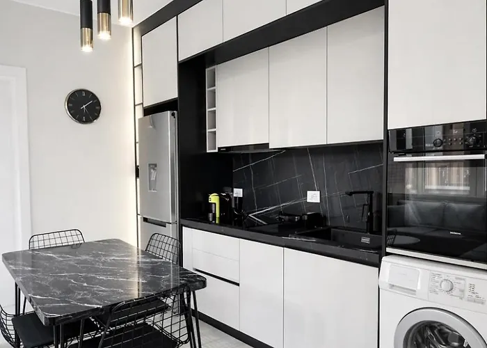 Luxurious - Self Check-in Appartamento Tirana